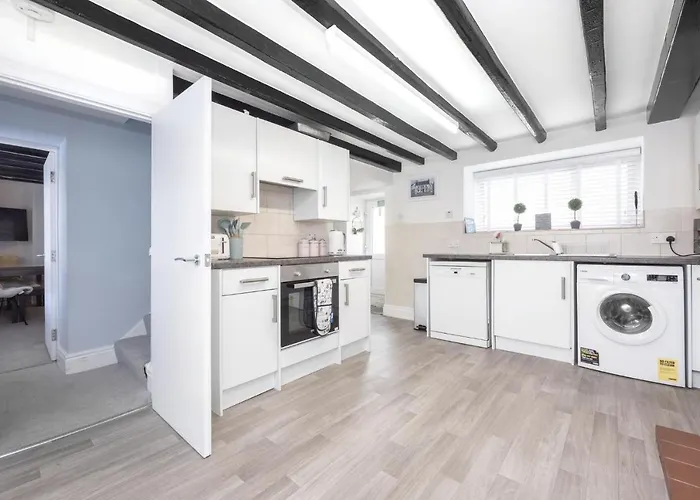 Hollie\'S Beach House
