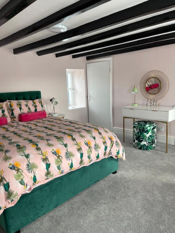 Hollie's House Holiday home Peel